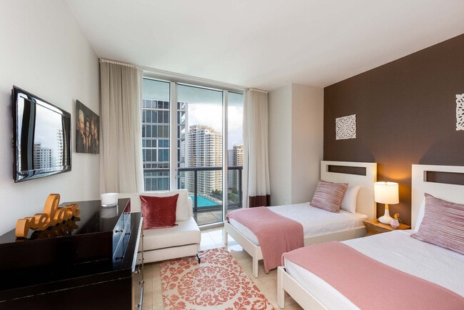 Building Photo - 485 Brickell Ave