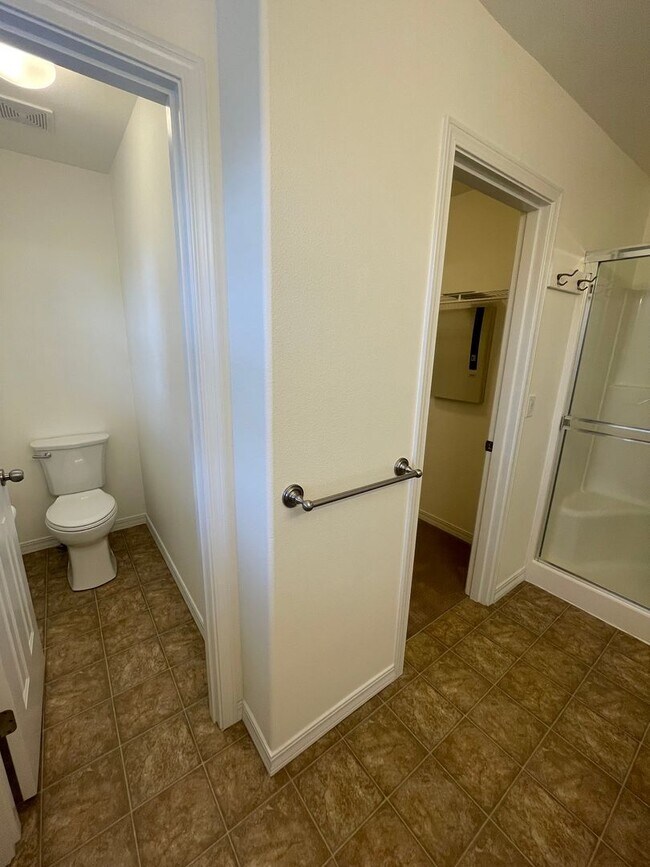 Building Photo - 2 Story Townhouse in Bend