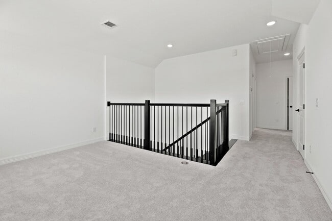 Building Photo - 6022 Regala Dr