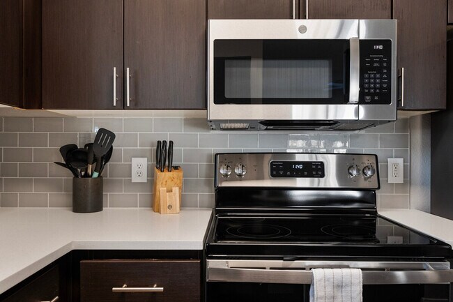 Building Photo - 15 W Villa Rita Dr