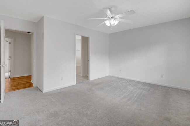 Building Photo - 77 Crescent St