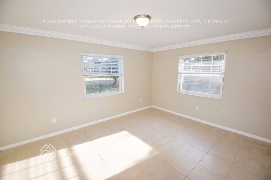 Building Photo - 1231 Essex Dr