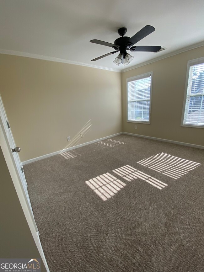 Building Photo - 212 Village Dr