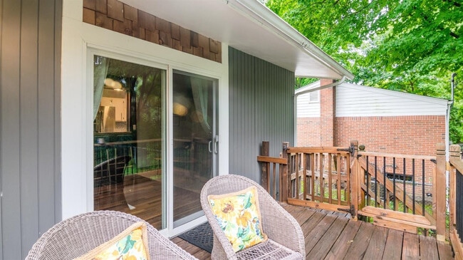 Building Photo - 406 Manor Dr