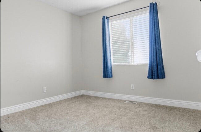 Building Photo - 909-1520 1520 N Cir