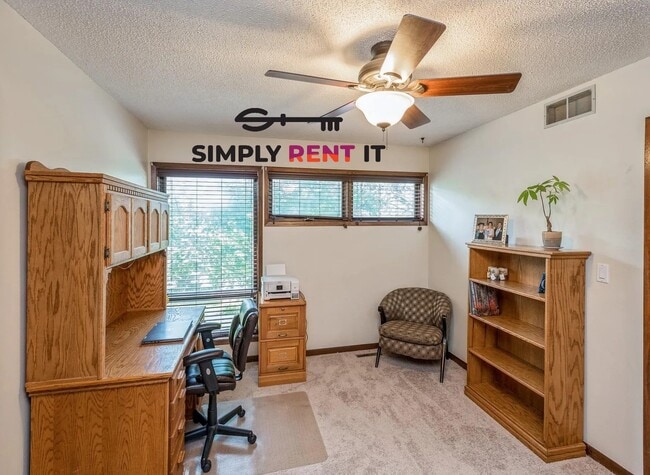 Building Photo - 3 Bedroom With 2 Car Garage, Outskirts of Ames, Available Now