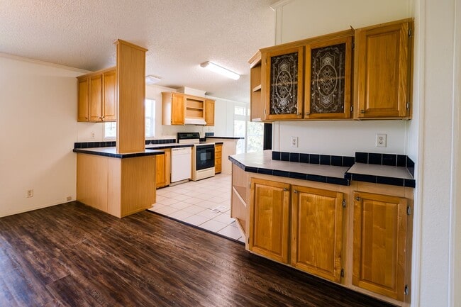 Building Photo - 3bed/2bath Mobile Home Available in Noble ...