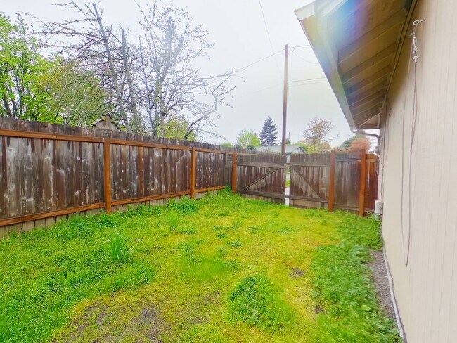 Building Photo - 2310 Snelling Dr