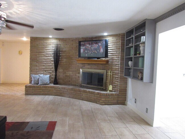 Building Photo - 2810 Teakwood Dr
