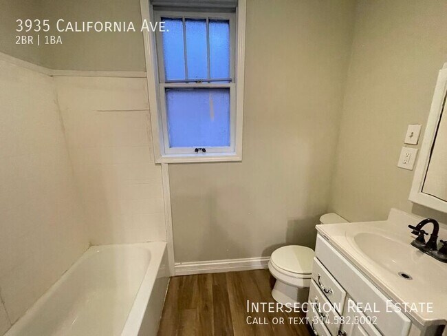 Building Photo - 3935 California Ave