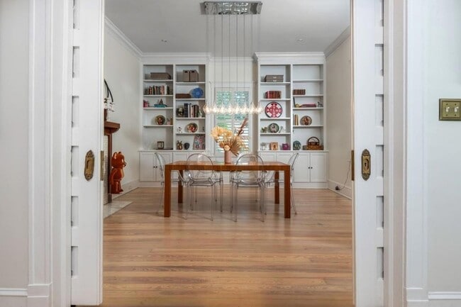 Building Photo - 242 Haralson Ave NE