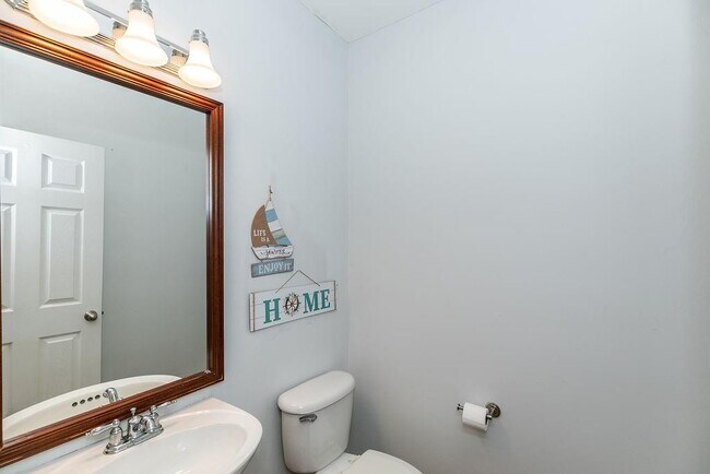 Building Photo - 827 Charles Bank Ave SE