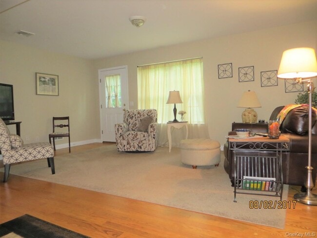 Building Photo - 215 Rabbit Run Rd