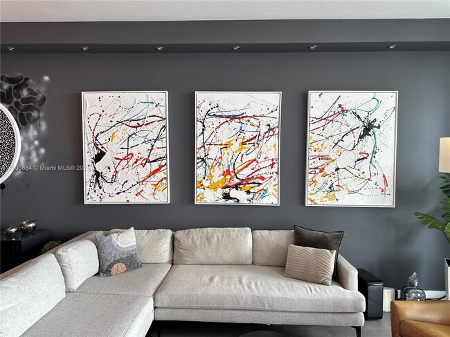 Building Photo - 2020 N Bayshore Dr