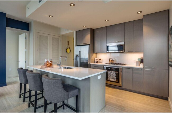 Building Photo - 1525 9th Ave