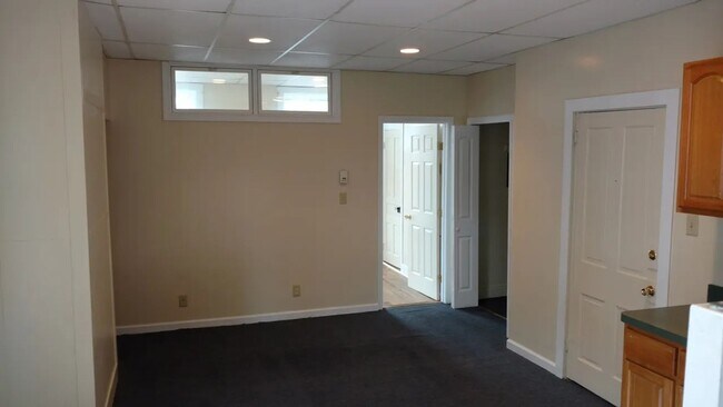 Building Photo - 1 Bedroom in Midtown w/optional Garage