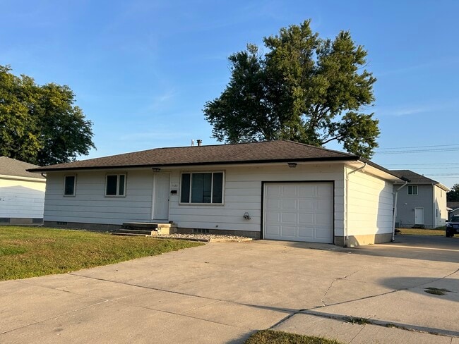 Building Photo - 1522 Starview Dr