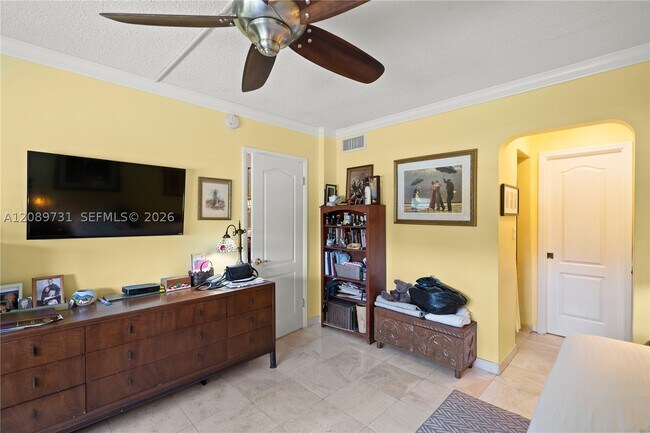Building Photo - 2851 Leonard Dr