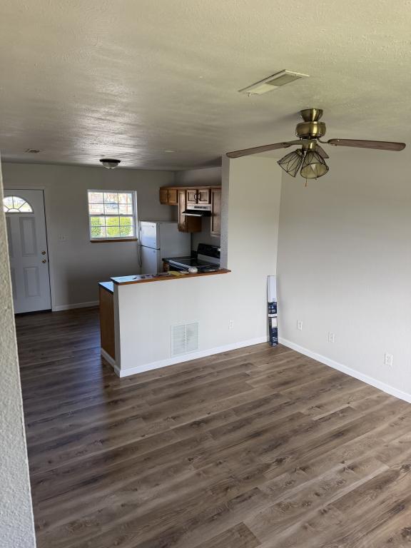 Building Photo - 500 S Washington St