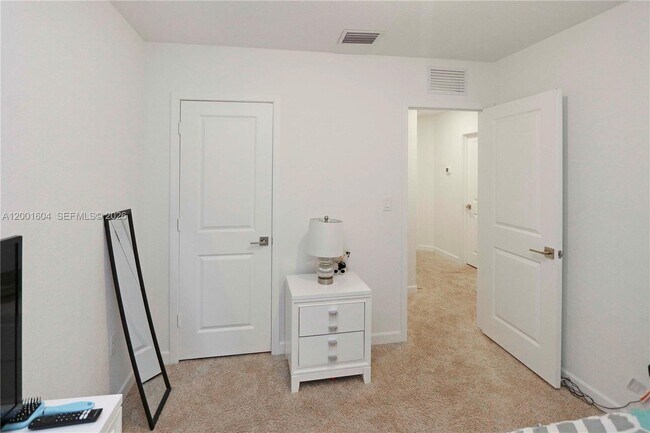 Building Photo - 2432 SE 10th St