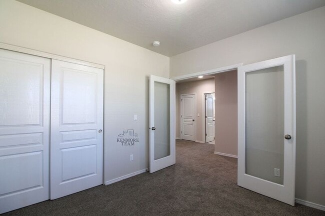 Building Photo - 6914 Three Rivers Dr