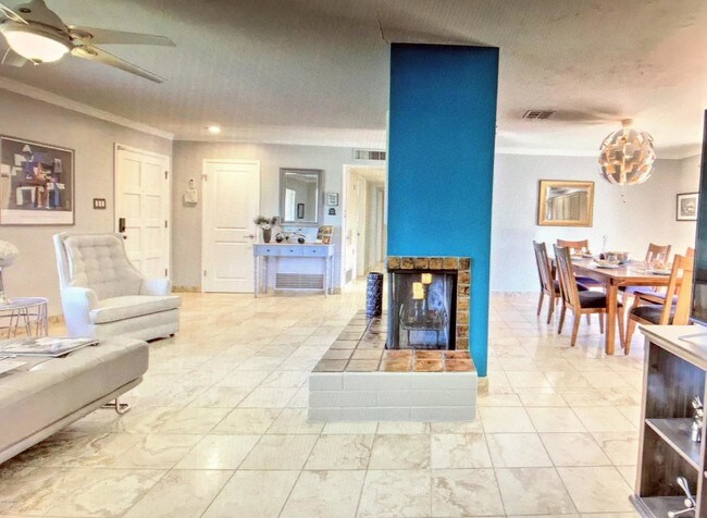Primary Photo - 6231 E Rose Cir Dr