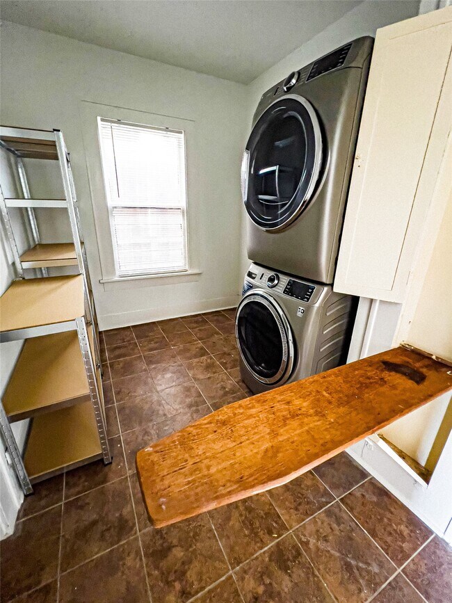 Building Photo - 1609 Kipling St