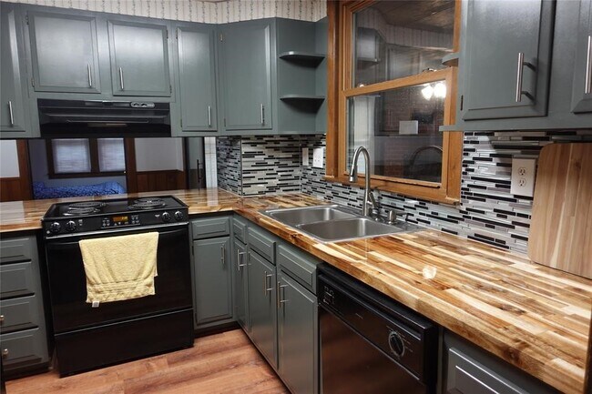 Building Photo - 304 Massachusetts Ave