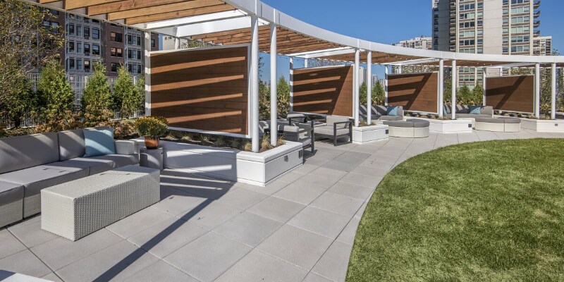 Building Photo - 1175 N La Salle Dr