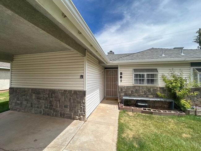 Building Photo - 581 S 225 W