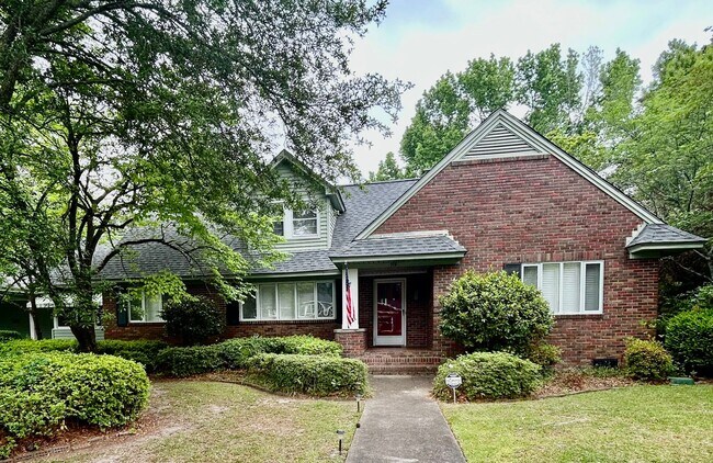 Primary Photo - Charming 5 Bedroom Home Close to Everything!
