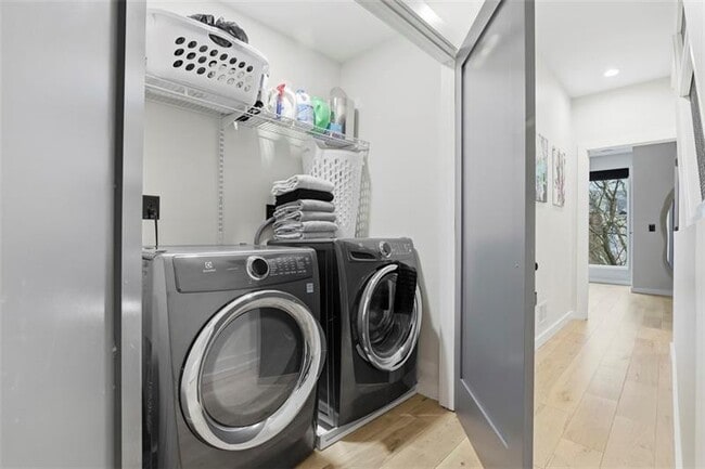 Building Photo - 5228 Dresden Wy