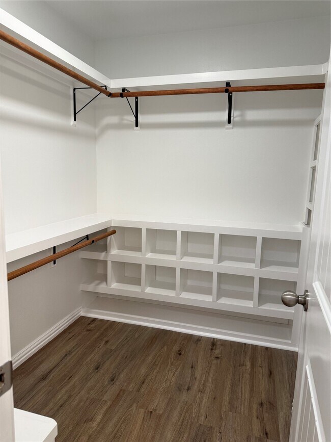 Building Photo - 958 Oak Glen Dr