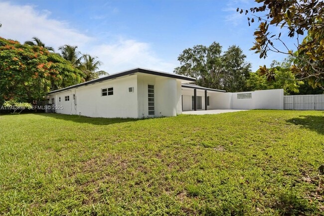 Building Photo - 18490 SW 83rd Ave