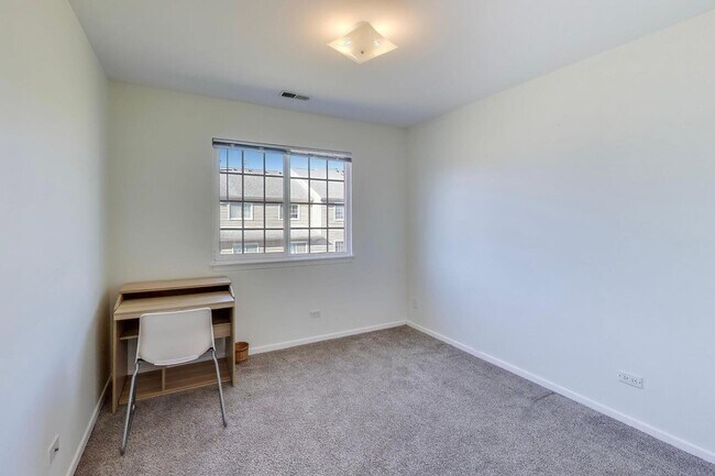 Building Photo - 2122 Southwind Cir