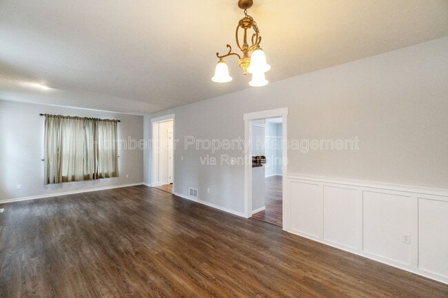 Building Photo - 6106 E 14th Ln