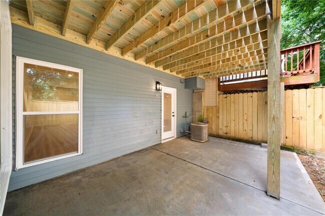 Building Photo - 1105 Wedgewood Way