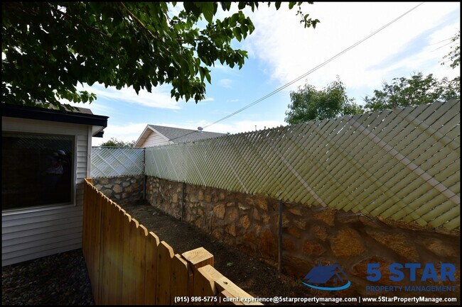 Building Photo - 3217 Wedgewood Dr