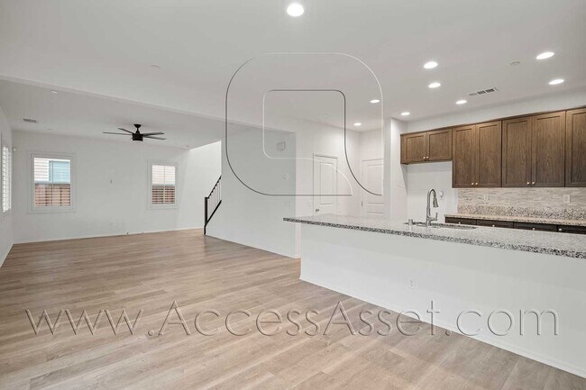 Building Photo - Beautiful Two Story Home 3 bed/2.5 Bath Located In Quiet Cul De Sac In Lake Elsinore!