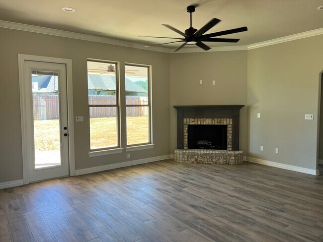 Building Photo - 1151 Green Wood Cir