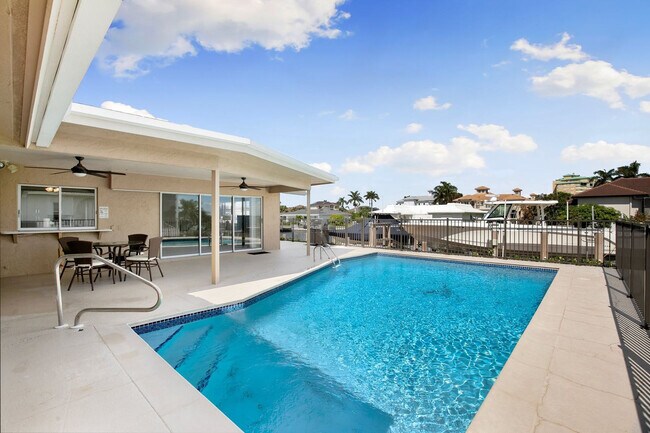 Building Photo - 874 Magnolia Ct