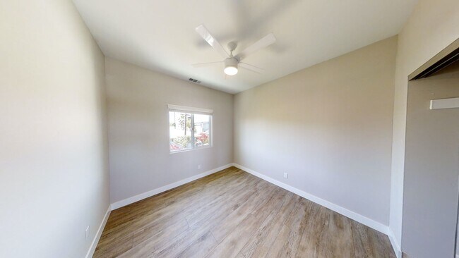 Building Photo - 4BD/2BA, Spacious Yard  (Lease out, pendin...