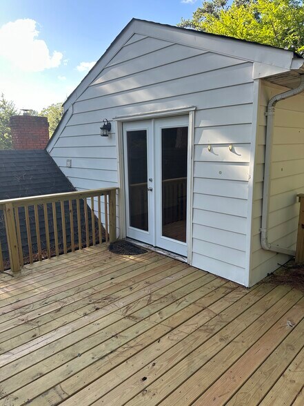 Entrance the private entrance on the deck - 6002 Granby St