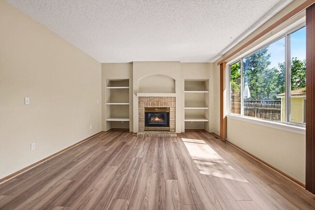 Building Photo - Spacious 5 Bedroom Home with Fenced Yard & 2 Car Garage