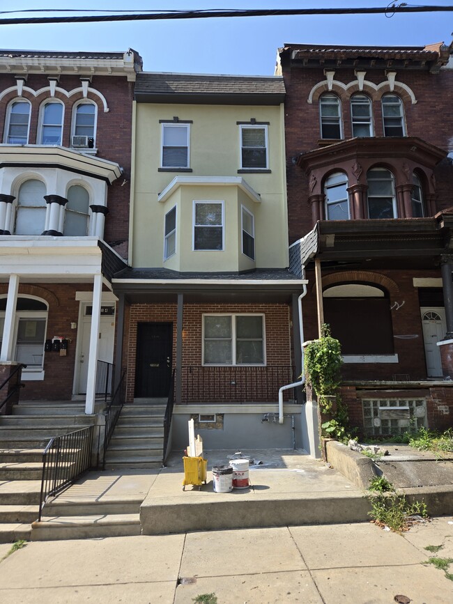 Primary Photo - 1816 W Ontario St
