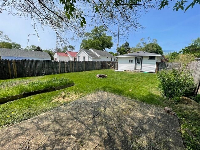 Building Photo - 603 E Golf Ave