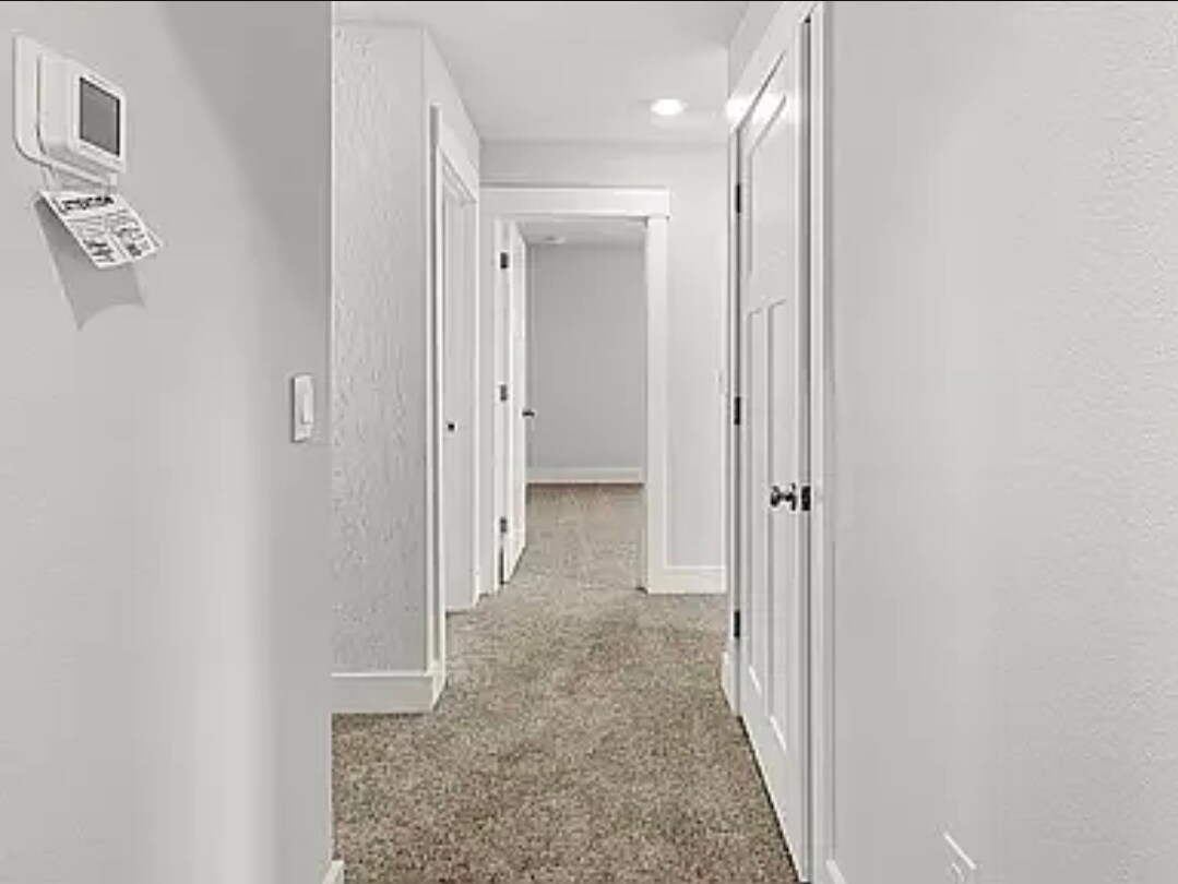 Building Photo - 5583 Clarity St
