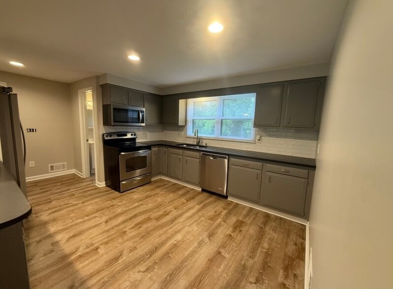 Building Photo - 40 Wheatfield Cir