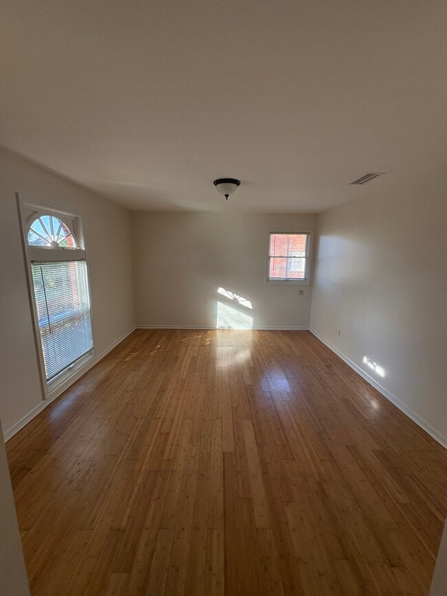 Building Photo - 439 E Rutgers Loop