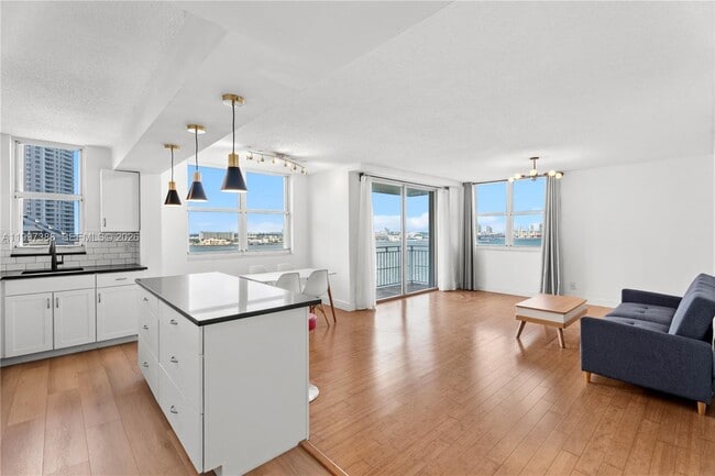 Building Photo - 770 Claughton Island Dr